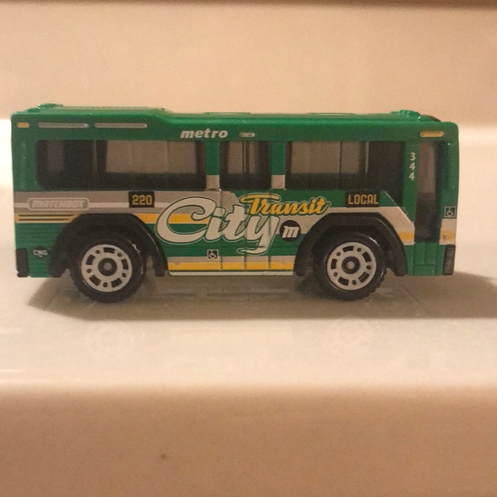 Vintage 2004 Matchbox city transit bus mint condition